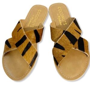 Coconuts by Matisse Tiger Print Pebble Cow Hair Sandals Size 9